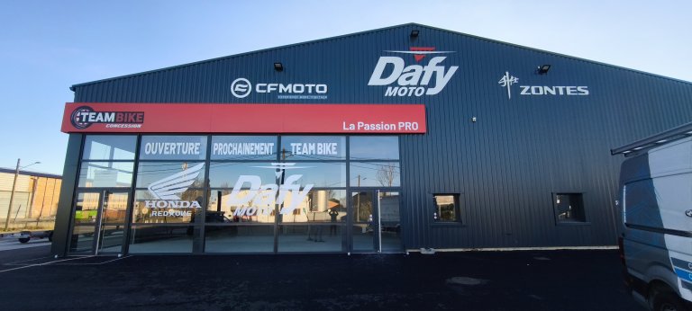Enseigne de magasin DAFY MOTO